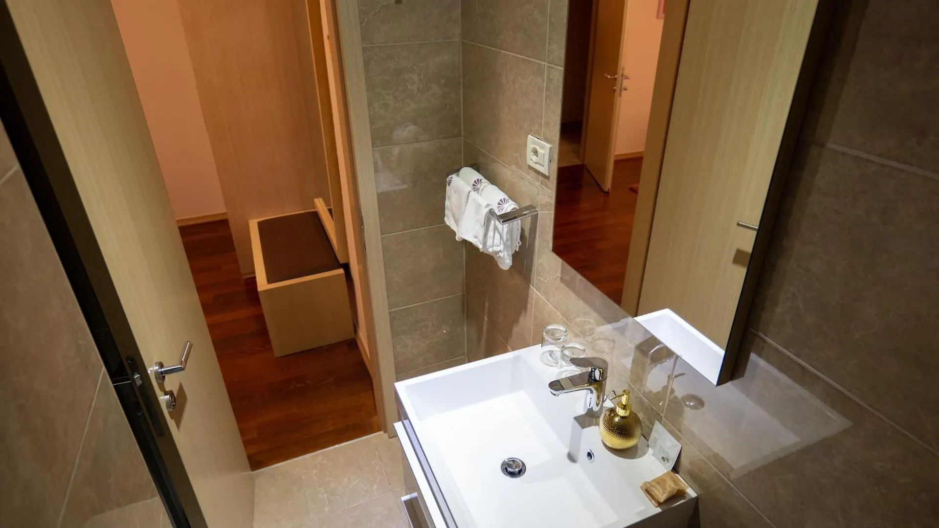 Scallop Rooms Self Check-In Zadar Croacia