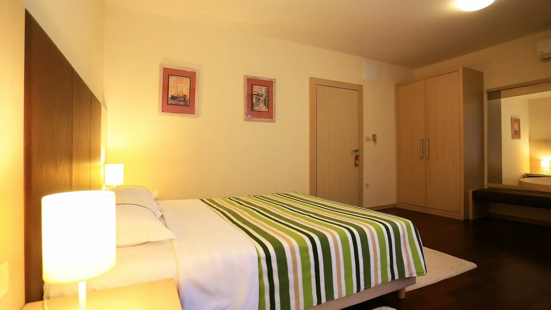 Scallop Rooms Self Check-In Zadar 4*,