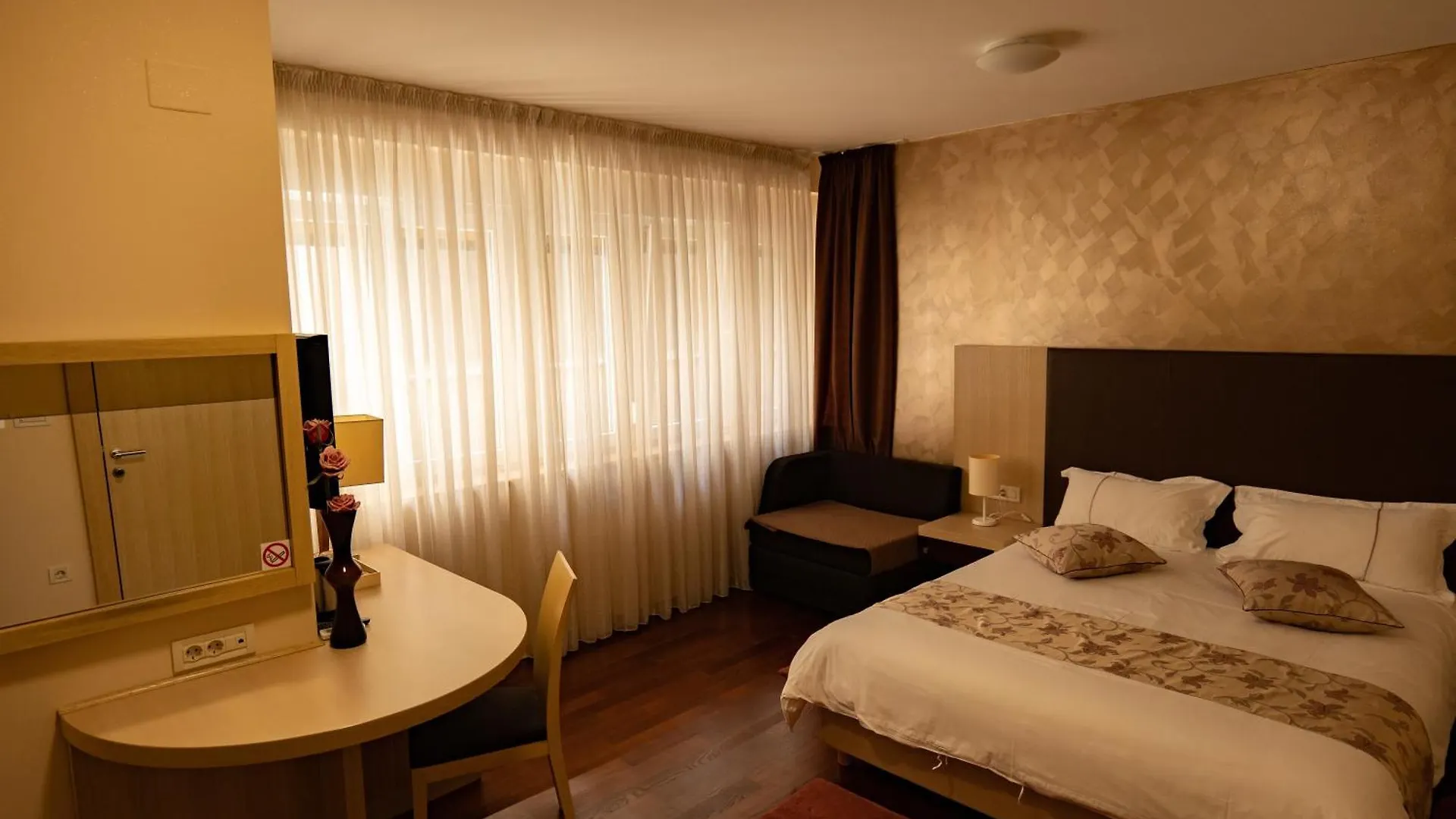 Scallop Rooms Self Check-In 4*, Zadar